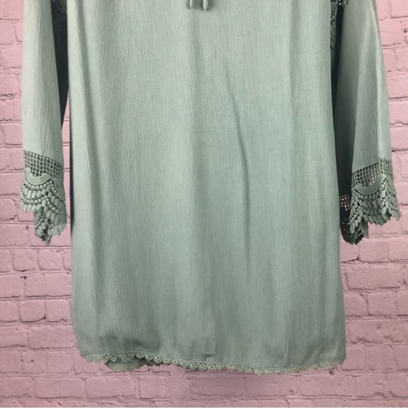 DRESS - Women's Soieblu Crinkle V-Neck Mini Dress in Malachite Green. Size M - Picture 6 of 15